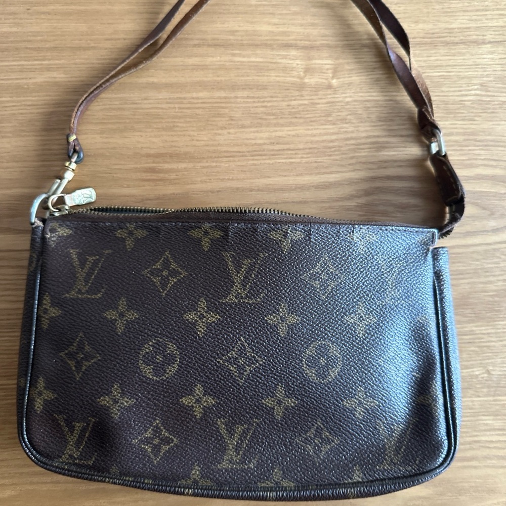 Louis Vuitton Monogram Pochette vintage authentic